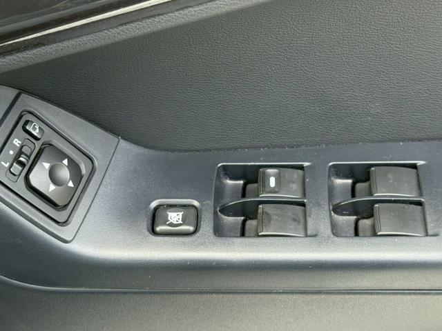 ランサー ＧＳＲエボリューションＸ　５速ＭＴ　ナビ　バックモニター　ＥＴＣ　Ｂｌｕｅｔｏｏｔｈ　フルセグＴＶ　リアウイング　車検Ｒ８年１１月　ＭＯＭＯステアリング　社外１８インチアルミ　社外マフラー（26枚目）