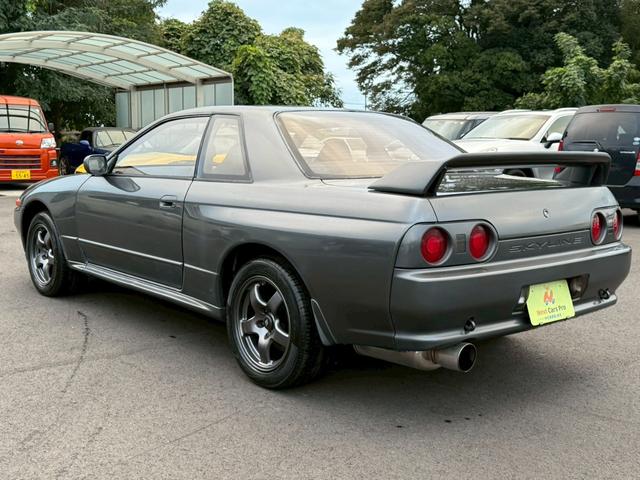 スカイライン GT-R NISMOシートカバー MOMOステアリング フジツボマフラー GT-Rキー 純正16インチアルミ エアコン 保証書(4枚目)