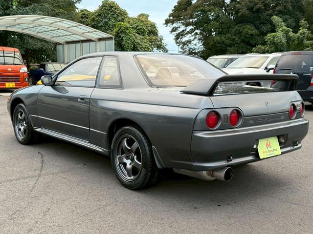 スカイライン GT-R NISMOシートカバー MOMOステアリング フジツボマフラー GT-Rキー 純正16インチアルミ エアコン 保証書(5枚目)