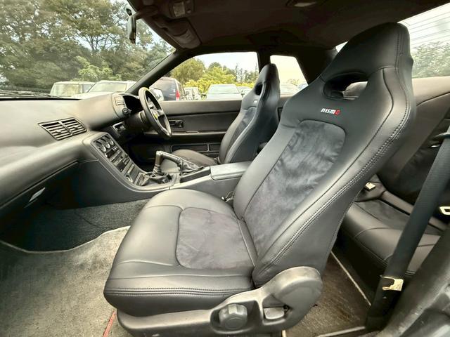スカイライン GT-R NISMOシートカバー MOMOステアリング フジツボマフラー GT-Rキー 純正16インチアルミ エアコン 保証書(9枚目)