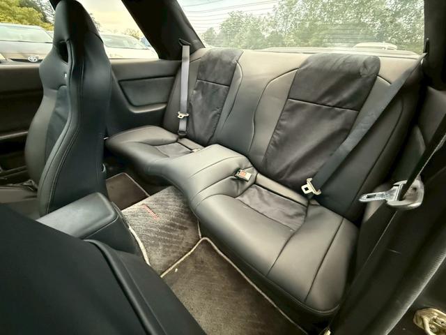 スカイライン GT-R NISMOシートカバー MOMOステアリング フジツボマフラー GT-Rキー 純正16インチアルミ エアコン 保証書(11枚目)