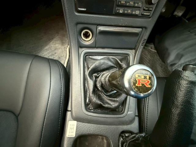 スカイライン GT-R NISMOシートカバー MOMOステアリング フジツボマフラー GT-Rキー 純正16インチアルミ エアコン 保証書(15枚目)