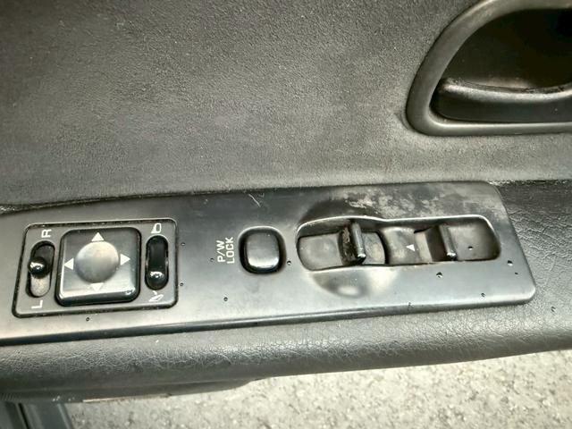 スカイライン GT-R NISMOシートカバー MOMOステアリング フジツボマフラー GT-Rキー 純正16インチアルミ エアコン 保証書(16枚目)