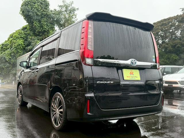 エスクァイア ハイブリッドGi 純正9インチナビ フルセグ バックモニター クルーズコントロール 後席モニター シートヒーター 置くだけ充電 スマートキー プッシュスタート LEDヘッドライト ETC 社外18インチアルミ(4枚目)