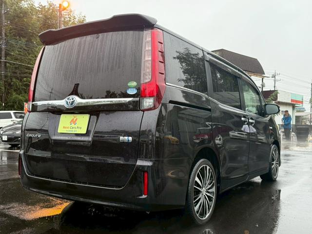 エスクァイア ハイブリッドGi 純正9インチナビ フルセグ バックモニター クルーズコントロール 後席モニター シートヒーター 置くだけ充電 スマートキー プッシュスタート LEDヘッドライト ETC 社外18インチアルミ(5枚目)