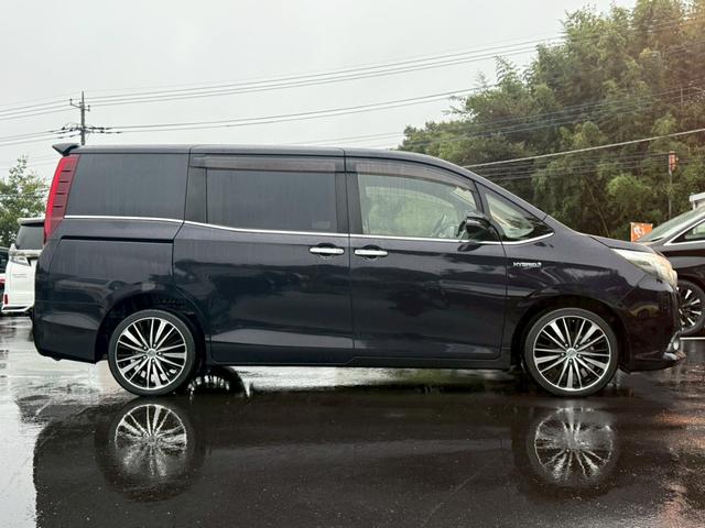 エスクァイア ハイブリッドGi 純正9インチナビ フルセグ バックモニター クルーズコントロール 後席モニター シートヒーター 置くだけ充電 スマートキー プッシュスタート LEDヘッドライト ETC 社外18インチアルミ(8枚目)