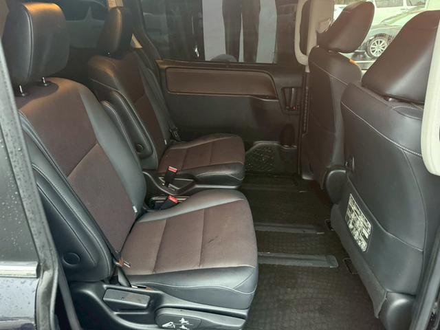 エスクァイア ハイブリッドGi 純正9インチナビ フルセグ バックモニター クルーズコントロール 後席モニター シートヒーター 置くだけ充電 スマートキー プッシュスタート LEDヘッドライト ETC 社外18インチアルミ(11枚目)