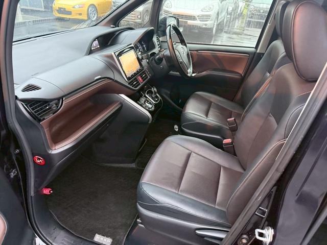 エスクァイア ハイブリッドGi 純正9インチナビ フルセグ バックモニター クルーズコントロール 後席モニター シートヒーター 置くだけ充電 スマートキー プッシュスタート LEDヘッドライト ETC 社外18インチアルミ(12枚目)