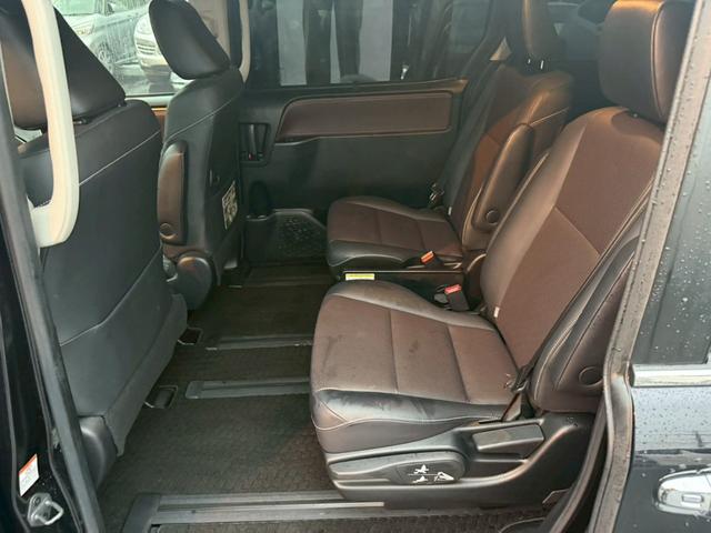 エスクァイア ハイブリッドGi 純正9インチナビ フルセグ バックモニター クルーズコントロール 後席モニター シートヒーター 置くだけ充電 スマートキー プッシュスタート LEDヘッドライト ETC 社外18インチアルミ(13枚目)