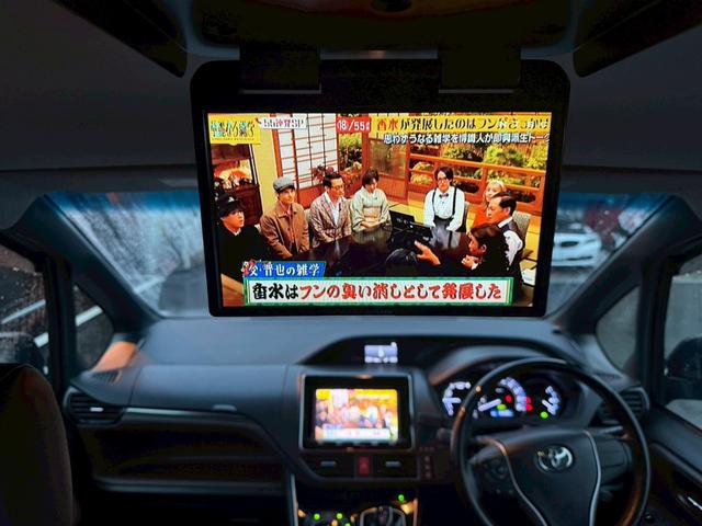 エスクァイア ハイブリッドGi 純正9インチナビ フルセグ バックモニター クルーズコントロール 後席モニター シートヒーター 置くだけ充電 スマートキー プッシュスタート LEDヘッドライト ETC 社外18インチアルミ(21枚目)