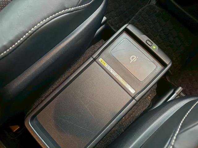 エスクァイア ハイブリッドGi 純正9インチナビ フルセグ バックモニター クルーズコントロール 後席モニター シートヒーター 置くだけ充電 スマートキー プッシュスタート LEDヘッドライト ETC 社外18インチアルミ(22枚目)