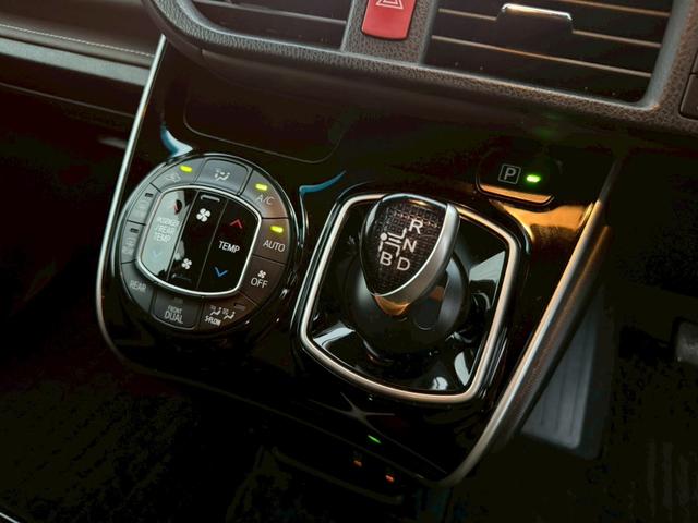 エスクァイア ハイブリッドGi 純正9インチナビ フルセグ バックモニター クルーズコントロール 後席モニター シートヒーター 置くだけ充電 スマートキー プッシュスタート LEDヘッドライト ETC 社外18インチアルミ(24枚目)