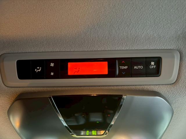 エスクァイア ハイブリッドGi 純正9インチナビ フルセグ バックモニター クルーズコントロール 後席モニター シートヒーター 置くだけ充電 スマートキー プッシュスタート LEDヘッドライト ETC 社外18インチアルミ(29枚目)