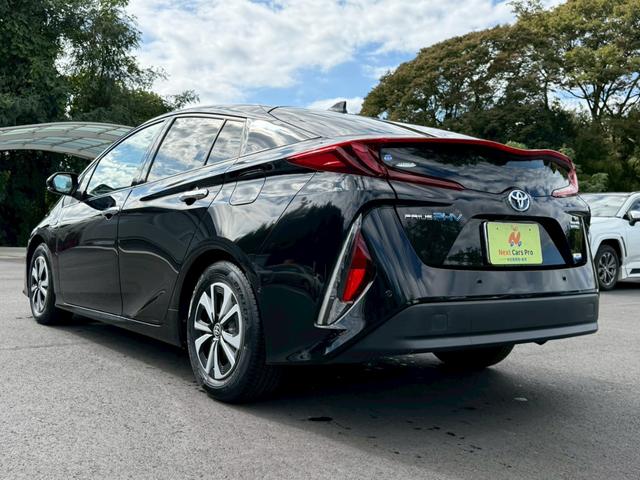 プリウスＰＨＶ Ｓセーフティプラス　プリクラッシュ　レーダークルーズ　車線逸脱　インテリジェントクリアランスソナー　インテリジェントパーキングアシスト　ＬＥＤヘッドライト　シートヒーター　スマートキー　ワンオーナー（4枚目）