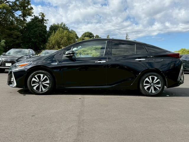 プリウスＰＨＶ Ｓセーフティプラス　プリクラッシュ　レーダークルーズ　車線逸脱　インテリジェントクリアランスソナー　インテリジェントパーキングアシスト　ＬＥＤヘッドライト　シートヒーター　スマートキー　ワンオーナー（7枚目）