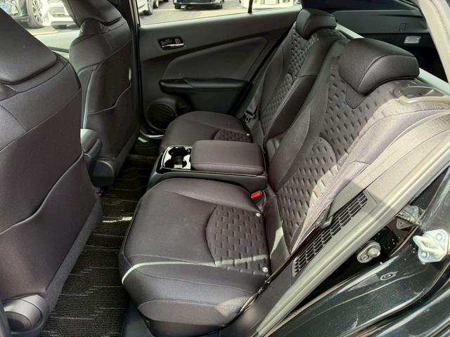 プリウスＰＨＶ Ｓセーフティプラス　プリクラッシュ　レーダークルーズ　車線逸脱　インテリジェントクリアランスソナー　インテリジェントパーキングアシスト　ＬＥＤヘッドライト　シートヒーター　スマートキー　ワンオーナー（13枚目）