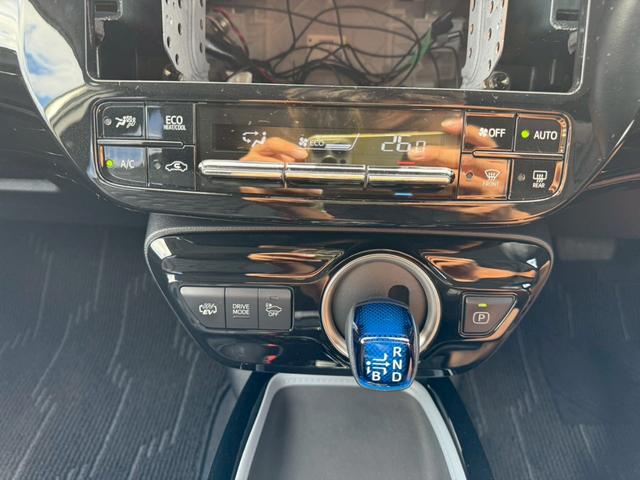 プリウスＰＨＶ Ｓセーフティプラス　プリクラッシュ　レーダークルーズ　車線逸脱　インテリジェントクリアランスソナー　インテリジェントパーキングアシスト　ＬＥＤヘッドライト　シートヒーター　スマートキー　ワンオーナー（18枚目）