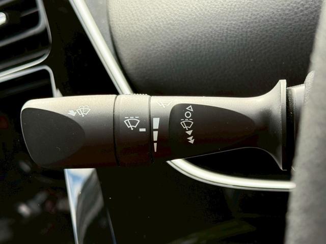 プリウスＰＨＶ Ｓセーフティプラス　プリクラッシュ　レーダークルーズ　車線逸脱　インテリジェントクリアランスソナー　インテリジェントパーキングアシスト　ＬＥＤヘッドライト　シートヒーター　スマートキー　ワンオーナー（19枚目）