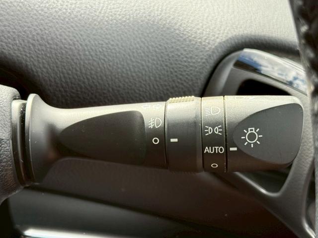 プリウスＰＨＶ Ｓセーフティプラス　プリクラッシュ　レーダークルーズ　車線逸脱　インテリジェントクリアランスソナー　インテリジェントパーキングアシスト　ＬＥＤヘッドライト　シートヒーター　スマートキー　ワンオーナー（20枚目）