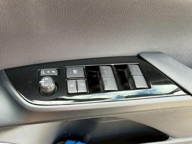 プリウスＰＨＶ Ｓセーフティプラス　プリクラッシュ　レーダークルーズ　車線逸脱　インテリジェントクリアランスソナー　インテリジェントパーキングアシスト　ＬＥＤヘッドライト　シートヒーター　スマートキー　ワンオーナー（21枚目）