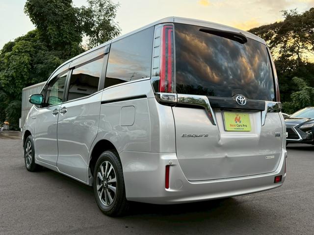 エスクァイア ハイブリッドＧｉ　プレミアムパッケージ　純正９インチナビ　フルセグ　バックモニター　後席モニター　両側パワースライドドア　プリクラッシュ　車線逸脱　クルーズコントロール　車高調　ＬＥＤヘッドライト　シートヒーター　ドラレコ（4枚目）