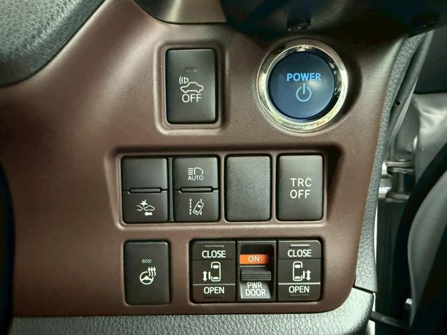 エスクァイア ハイブリッドＧｉ　プレミアムパッケージ　純正９インチナビ　フルセグ　バックモニター　後席モニター　両側パワースライドドア　プリクラッシュ　車線逸脱　クルーズコントロール　車高調　ＬＥＤヘッドライト　シートヒーター　ドラレコ（21枚目）