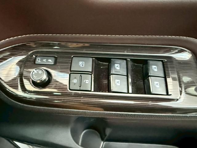 エスクァイア ハイブリッドＧｉ　プレミアムパッケージ　純正９インチナビ　フルセグ　バックモニター　後席モニター　両側パワースライドドア　プリクラッシュ　車線逸脱　クルーズコントロール　車高調　ＬＥＤヘッドライト　シートヒーター　ドラレコ（32枚目）