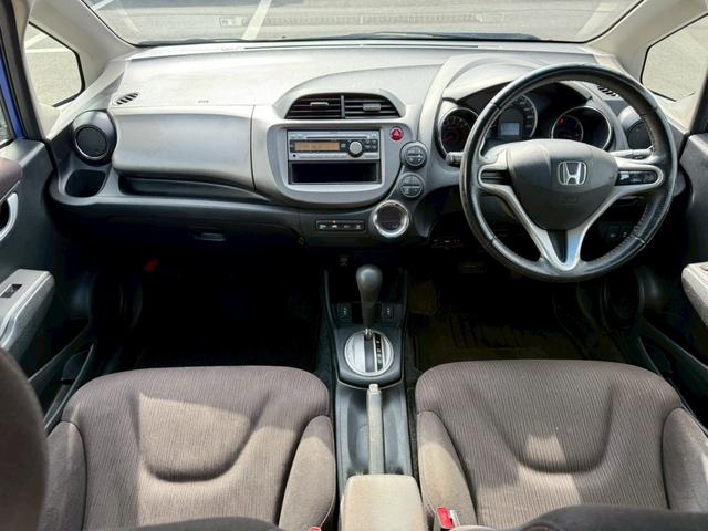 フィット 15XH スマートキー クルーズコントロール シートヒーター ワンオーナー(9枚目)