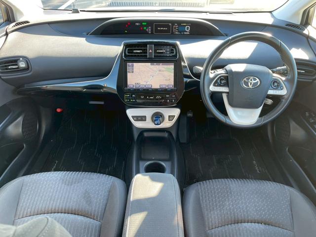 プリウス Sセーフティプラス 純正9インチナビ フルセグ バックモニター プリクラッシュ レーダークルーズ インテリジェントクリソナ パーキングアシスト LEDヘッドライト ヘッドアップディスプレイ スマートキー ETC(9枚目)