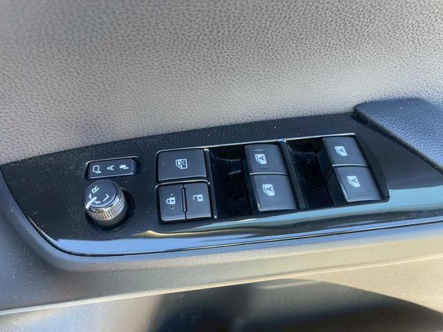 プリウス Sセーフティプラス 純正9インチナビ フルセグ バックモニター プリクラッシュ レーダークルーズ インテリジェントクリソナ パーキングアシスト LEDヘッドライト ヘッドアップディスプレイ スマートキー ETC(26枚目)