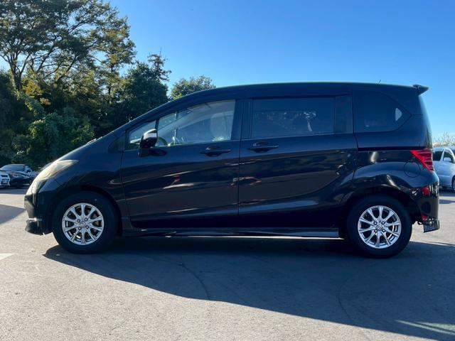 フリード G エアロ ジャストセレクション 両側パワースライドドア 社外ナビ フルセグ スマートキー HIDヘッドライト 後席モニター(7枚目)