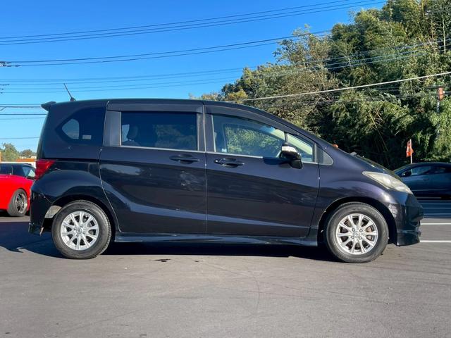 フリード G エアロ ジャストセレクション 両側パワースライドドア 社外ナビ フルセグ スマートキー HIDヘッドライト 後席モニター(8枚目)