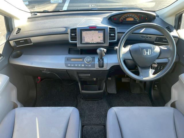 フリード G エアロ ジャストセレクション 両側パワースライドドア 社外ナビ フルセグ スマートキー HIDヘッドライト 後席モニター(9枚目)