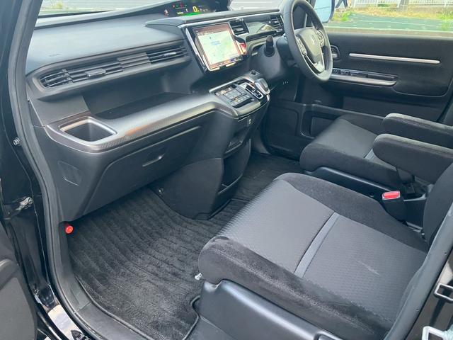 ステップワゴンスパーダ スパーダハイブリッド　Ｇ　ホンダセンシング　純正９インチナビ　バックカメラ　Ｂｌｕｅｔｏｏｔｈ　フルセグＴＶ　ＥＴＣ　両側パワースライドドア　禁煙車　ＬＥＤヘッドライト　クルーズコントロール（13枚目）