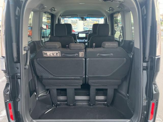 ステップワゴンスパーダ スパーダハイブリッド　Ｇ　ホンダセンシング　純正９インチナビ　バックカメラ　Ｂｌｕｅｔｏｏｔｈ　フルセグＴＶ　ＥＴＣ　両側パワースライドドア　禁煙車　ＬＥＤヘッドライト　クルーズコントロール（18枚目）