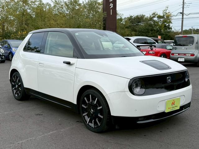 Honda e アドバンス メーカーナビ フルセグ 全周囲M 衝突軽減ブレーキ 全車速追従クルーズコントロール 前後誤発進抑制 パーキングパイロット AC100V電源 スマートキー LEDライト シートヒーター ワンオーナー(2枚目)
