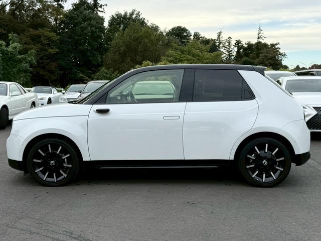Honda e アドバンス メーカーナビ フルセグ 全周囲M 衝突軽減ブレーキ 全車速追従クルーズコントロール 前後誤発進抑制 パーキングパイロット AC100V電源 スマートキー LEDライト シートヒーター ワンオーナー(7枚目)