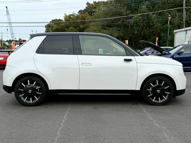Honda e アドバンス メーカーナビ フルセグ 全周囲M 衝突軽減ブレーキ 全車速追従クルーズコントロール 前後誤発進抑制 パーキングパイロット AC100V電源 スマートキー LEDライト シートヒーター ワンオーナー(8枚目)