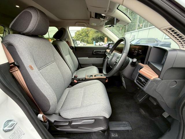 Honda e アドバンス メーカーナビ フルセグ 全周囲M 衝突軽減ブレーキ 全車速追従クルーズコントロール 前後誤発進抑制 パーキングパイロット AC100V電源 スマートキー LEDライト シートヒーター ワンオーナー(10枚目)