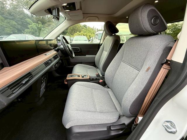 Honda e アドバンス メーカーナビ フルセグ 全周囲M 衝突軽減ブレーキ 全車速追従クルーズコントロール 前後誤発進抑制 パーキングパイロット AC100V電源 スマートキー LEDライト シートヒーター ワンオーナー(12枚目)