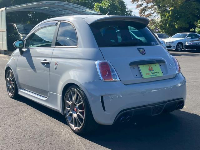 アバルト５９５ コンペティツィオーネ　社外ナビ　フルセグ　Ｓａｂｅｌｔ製革／アルカンターラコンビシート　Ｂｒｅｍｂｏブレーキキャリパー　車高調　キーレス　ＥＴＣ（4枚目）