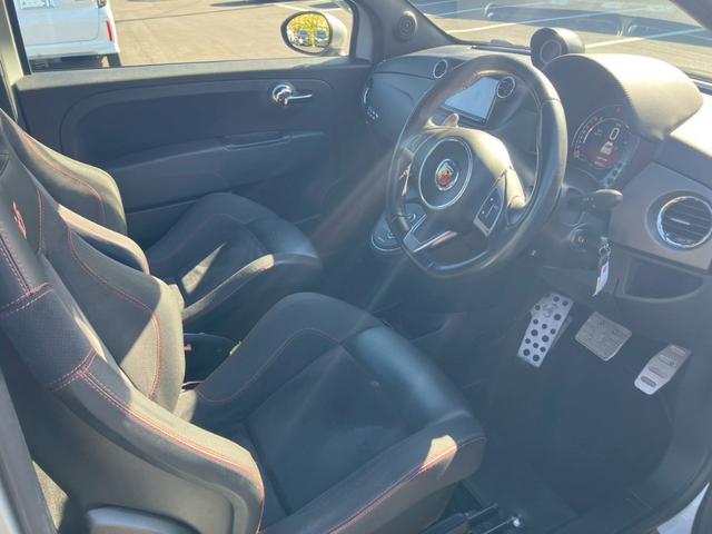 アバルト５９５ コンペティツィオーネ　社外ナビ　フルセグ　Ｓａｂｅｌｔ製革／アルカンターラコンビシート　Ｂｒｅｍｂｏブレーキキャリパー　車高調　キーレス　ＥＴＣ（10枚目）