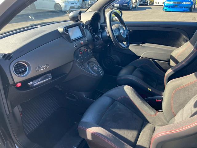 アバルト５９５ コンペティツィオーネ　社外ナビ　フルセグ　Ｓａｂｅｌｔ製革／アルカンターラコンビシート　Ｂｒｅｍｂｏブレーキキャリパー　車高調　キーレス　ＥＴＣ（12枚目）