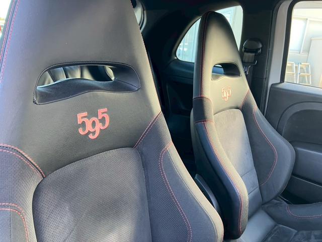 アバルト５９５ コンペティツィオーネ　社外ナビ　フルセグ　Ｓａｂｅｌｔ製革／アルカンターラコンビシート　Ｂｒｅｍｂｏブレーキキャリパー　車高調　キーレス　ＥＴＣ（24枚目）