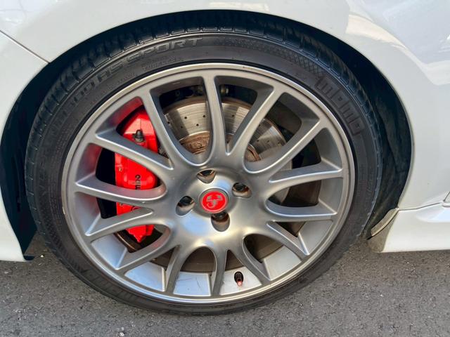 アバルト５９５ コンペティツィオーネ　社外ナビ　フルセグ　Ｓａｂｅｌｔ製革／アルカンターラコンビシート　Ｂｒｅｍｂｏブレーキキャリパー　車高調　キーレス　ＥＴＣ（29枚目）