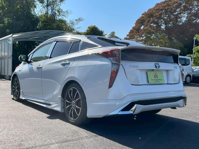 プリウス Ｓツーリングセレクション　モデリスタエアロ　純正９インチナビ　フルセグ　バックモニター　シートヒーター　社外１７インチアルミ　ダウンサス　ＬＥＤヘッドライト　スマートキー（4枚目）