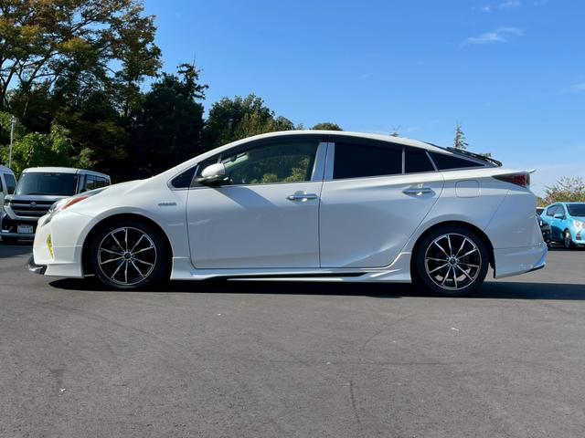 プリウス Ｓツーリングセレクション　モデリスタエアロ　純正９インチナビ　フルセグ　バックモニター　シートヒーター　社外１７インチアルミ　ダウンサス　ＬＥＤヘッドライト　スマートキー（7枚目）