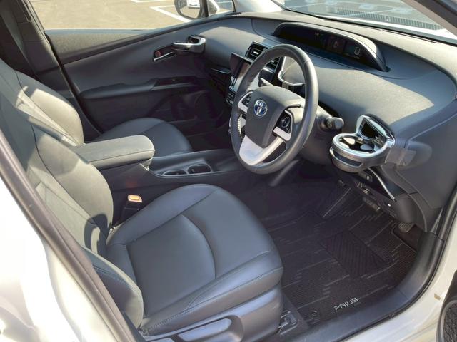 プリウス Ｓツーリングセレクション　モデリスタエアロ　純正９インチナビ　フルセグ　バックモニター　シートヒーター　社外１７インチアルミ　ダウンサス　ＬＥＤヘッドライト　スマートキー（10枚目）