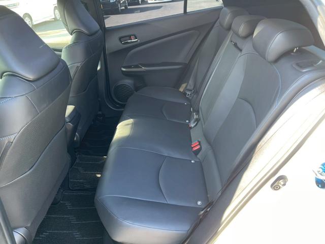 プリウス Ｓツーリングセレクション　モデリスタエアロ　純正９インチナビ　フルセグ　バックモニター　シートヒーター　社外１７インチアルミ　ダウンサス　ＬＥＤヘッドライト　スマートキー（13枚目）