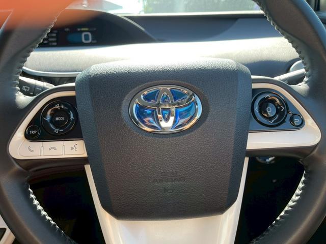 プリウス Ｓツーリングセレクション　モデリスタエアロ　純正９インチナビ　フルセグ　バックモニター　シートヒーター　社外１７インチアルミ　ダウンサス　ＬＥＤヘッドライト　スマートキー（20枚目）